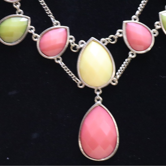Vintage inspired pink, light green, light yellow, and cream necklace - Picture 4 of 8